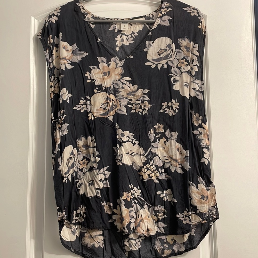 Old navy floral blouse